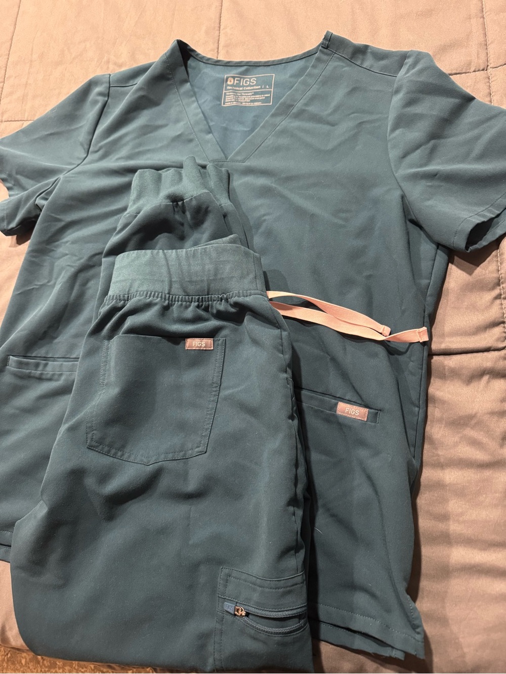FIGS Women's Caribbean Blue Jogger Pants & V‑Neck Scrub Top Set
